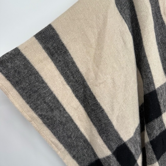 NEW Banana Republic Women Wrap Cardigan Poncho OS Tan Black Fringe Trim - Picture 8 of 12